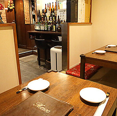 【温かみあふれる店内でお食事できます】日常の場面で気軽にご利用いただけるテーブル席がメイン。おひとり様でサクッと中華を楽しみたい気分の日もぜひどうぞ。