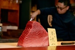 上質な鮪は「やま幸」から。旬を大切にした料理を提供し、鮮度抜群の味わいをお楽しみいただけます。