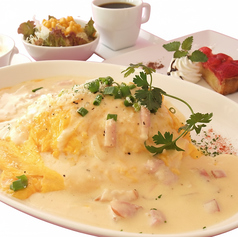 【とろける濃厚体験】カルボナーラソースオムライス 1,600円（税込 1,760円）