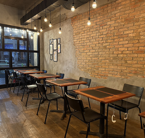 お店で焼いたパンとワインでほっとひと息♪女性おひとりでも気軽にどうぞ