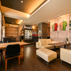 雰囲気ある焼鳥屋を、まるごと貸切で。気の合う仲間と語り合う夜、大切な人へのサプライズ、仕事仲間とのお疲れ会…。周りを気にせず過ごせる“自分たちだけの時間”を、落ち着いた空間と本格串焼きで演出します。まずはお気軽にご相談ください。