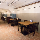 テーブル席も多く、大人数のご予約も大歓迎