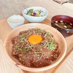 new マグロととろろのうま辛ユッケ丼セット