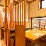 半個室タイプのイス席や大小個室もご用意。貸切のご宴会も承ります。