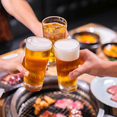 海外からのお客様にも安心してお食事を楽しんでいただけるよう、「複数言語対応のスタッフ」が在籍しております。特に「英語対応」が可能なスタッフがおりますので、国内外問わず、どなた様もスムーズにご利用いただけます。お肉の部位やコース内容など、ご不明点はお気軽にお尋ねください。