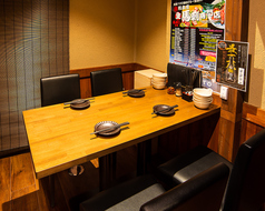 1階奥に個室をご用意しております。プライベートな空間で熊本のお料理やお酒をごゆっくりご堪能ください。