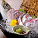 【旬の鮮魚】新鮮な魚介を使用した料理はまさに海の恵み！旬の鮮魚を豪快に楽しめます♪お酒と相性◎