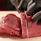 焼肉ホルモン,モツのよいちでは職人の手切り品質にこだわります。当日手切りでしか出せない新鮮な食味をご堪能ください