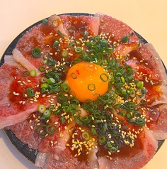 和牛炙り刺しユッケ