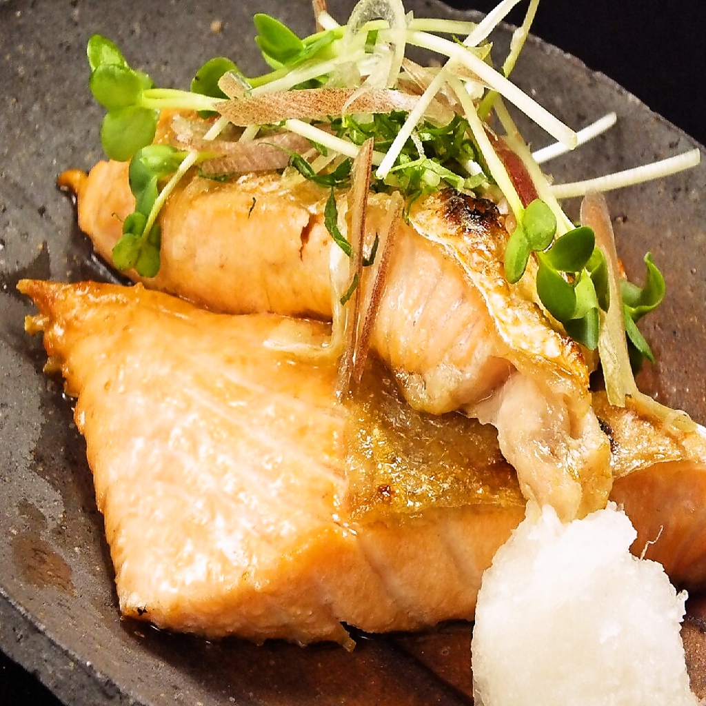 日替わりで仕入れる新鮮鮮魚も魅力の一つ！！毎日どんなお魚に出会えるかも楽しみの一つ！！