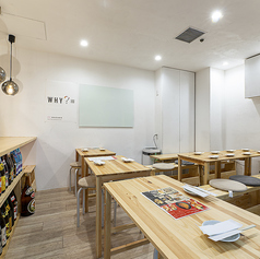 座り心地の良いスツールやクッションベンチ、アットホームなカウンター席など、様々なシーンに対応したお席をご用意しています。