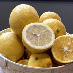 国産果物を使用した自家製シロップのドリンク