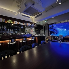 18時以降はbarタイムに。昼間とはガラッと変わる夜の雰囲気も、お楽しみください。