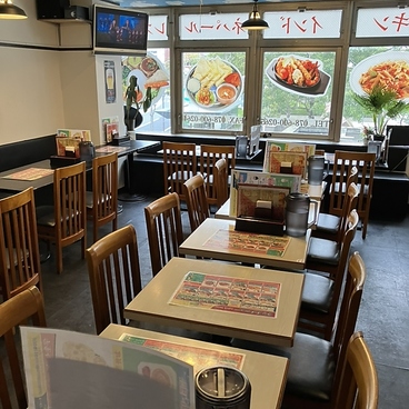 ソキン　インドネパールレストランの雰囲気1