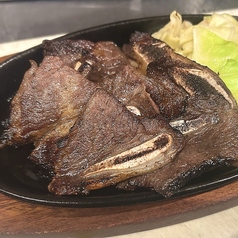 【鉄板焼肉】骨付き牛カルビ
