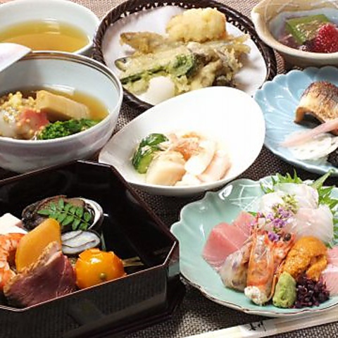 家庭的な雰囲気で親しみやすくも本格的な京料理、創作料理をご堪能ください。