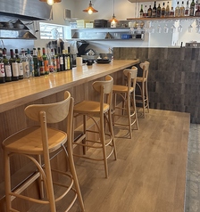 カウンター席4席