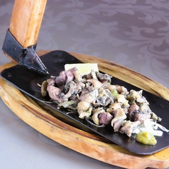 【名物】親鳥炭火百姓鍬(くわ)焼き