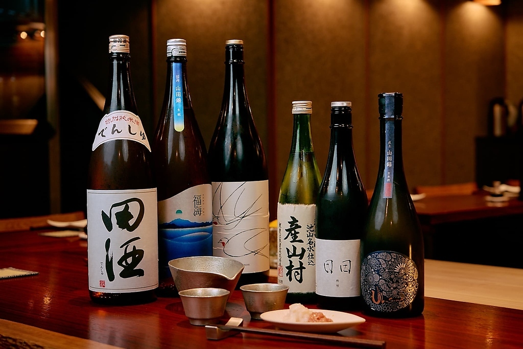 日本酒を豊富にご用意しております。多彩な銘柄が揃っているので、料理とのペアリングも楽しめます。