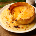 料理メニュー写真 溢れるチーズのシカゴピザ