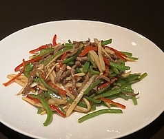 ビーフ細切と青ピーマンの醤油味炒め