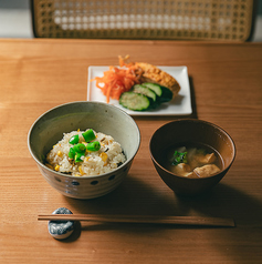 【週替わりの味噌汁と季節の炊き込みご飯】