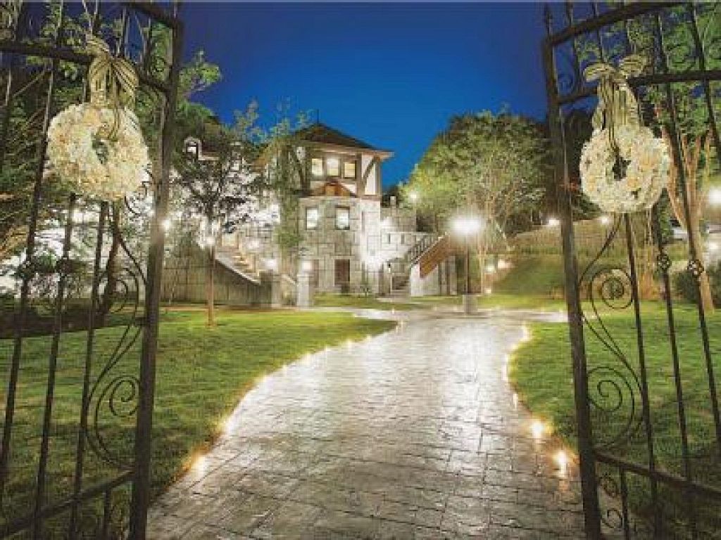 四季折々の景色を望む フレンチレストランで、おとぎ話の主人公に。