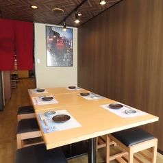 大人数での集まりやご宴会をご検討中のお客様におすすめです!当店では2階テーブル席が2~16名様の貸切が可能となっております◎完全プライベートな空間を確保できる貸切なら、周りの目を気にせずお楽しみ頂けます♪美味しい料理やお酒を味わいながら、大切な仲間と素敵なひと時を!皆様からのご予約をお待ちしております◎