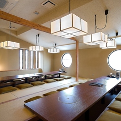 【宴会個室】2階には8名～12名様用個室があります。足の不自由な方でもエレベーターで上がることが出来ます。団体でのご宴会やお祝い事にもぜひ当店をご利用くださいませ！！