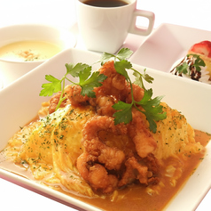 【ガツンと旨い！】タコ唐揚げのガーリックソースオムライス 1,600円（税込 1,760円）