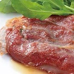 鶏胸肉の生ハム焼き　サルティンボッカ