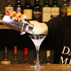 お客様の好みに合わせてカクテルをお作りいたします。