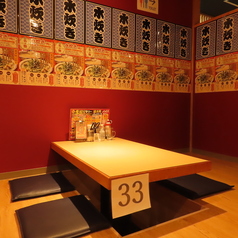 脚を伸ばしながらお食事を楽しめる掘りごたつです。落ち着いた雰囲気で合コン・少人数の飲み会にもおすすめです！