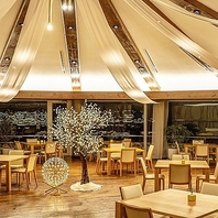 夜のレストランもおロマンティックです☆