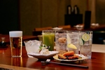 日本酒以外のドリンクも料理と共に楽しめます。お気に入りを見つけて至福の時間をお過ごしください。