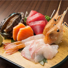 旬の魚介を活かした鮮度重視の調理と盛り付け