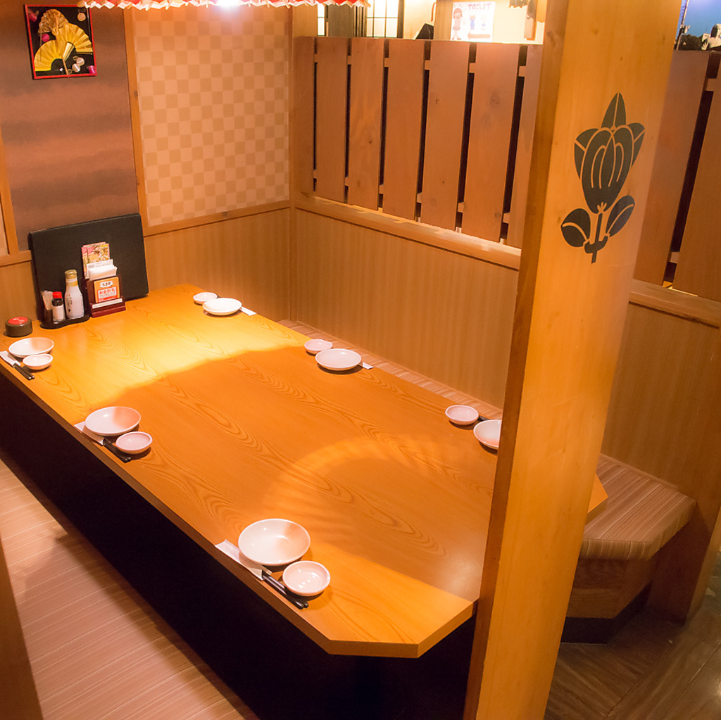 和情緒溢れる店内…☆掘り炬燵式半個室で、周りを気にせずゆったりできる、半個室が充実。