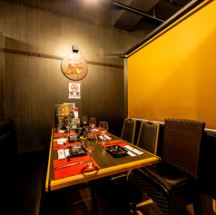 ゆったり広々としたお席をご用意しております。団体様のご宴会にもご利用いただけます。会社宴会、女子会、誕生日、記念日お祝い事など、様々なシチュエーションにおすすめです。