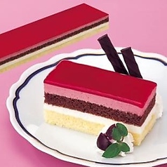 彩りベリーのアイスケーキ