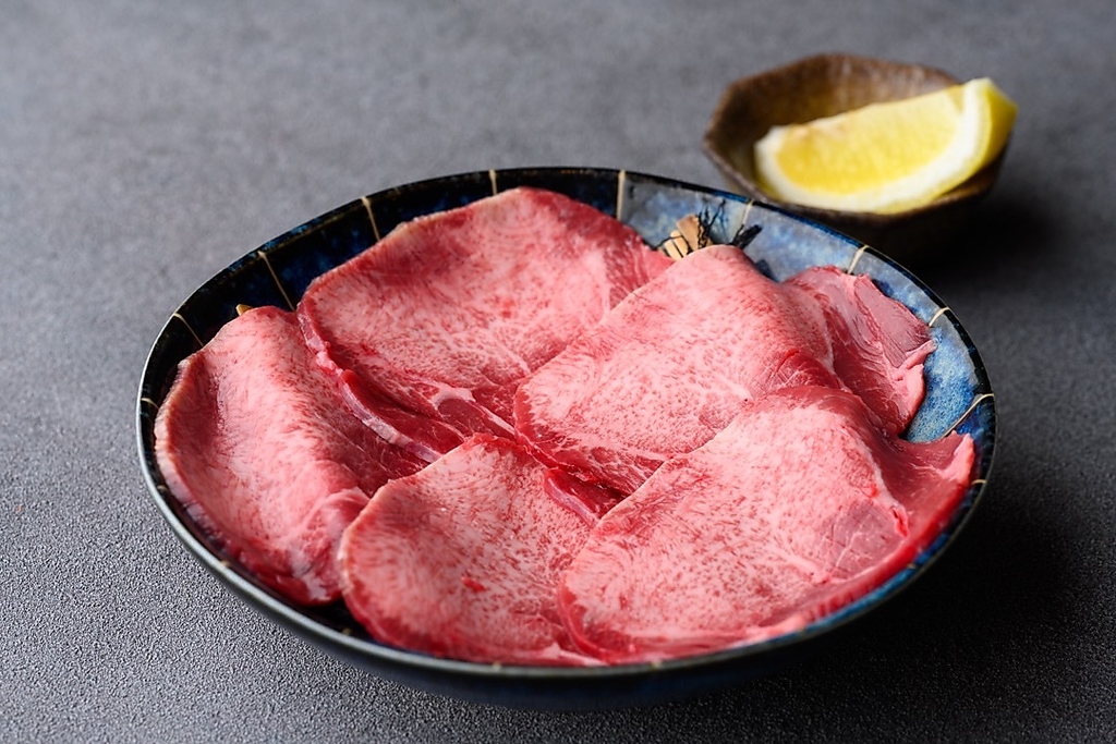 香ばしく焼き上げて。特選上タン塩の上質な旨み