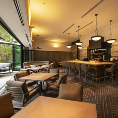 20名様からの貸切利用を承っております。洗練された空間をまるごとプライベートに使える贅沢なひとときは、ご会食や接待、ウェディングの二次会、ご家族の節目のお祝い、親しいご友人とのパーティーなど、様々なシーンにご利用いただけます。人数やご要望に応じた対応も可能ですので、まずはお気軽にご相談ください。