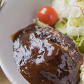 料理メニュー写真&nbsp;ジューシー！！ 特製ハンバーグ