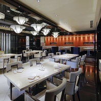 オリエンタルな雰囲気の落ち着いた店内