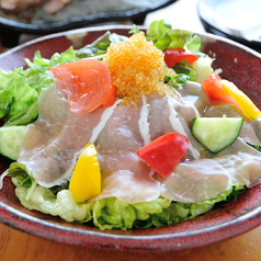 生ハムと温泉たまごのシーザーサラダ