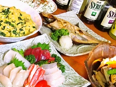 豊富な日本酒の品ぞろえ 新鮮な魚を堪能できる