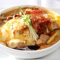 【とろける旨さ】豚角煮と茄子の中華風オムライスグラタン 1,550円（税込 1,705円）
