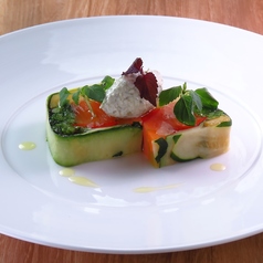 8種の野菜とサーモンのテリーヌ