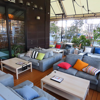 テラス席でおしゃれなカフェ、ランチタイムを・・・♪