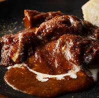 旬食材のパスタ・前菜・肉料理など多彩な料理をご提供♪