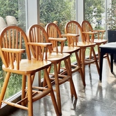 お子様連れのお客様に安心してご利用いただけるよう子ども用チェアをご用意しております。お気軽にスタッフにお申し付けください♪